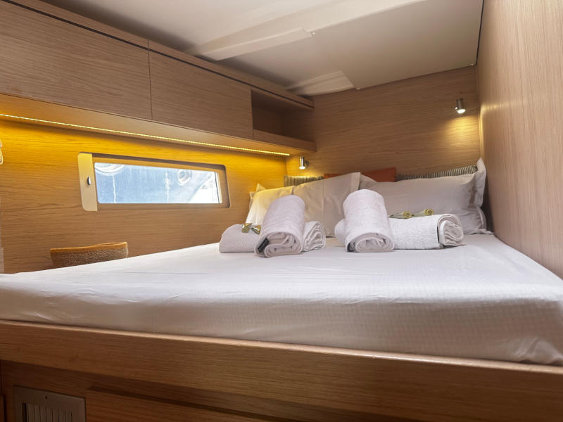 Yacht Front Port side cabin