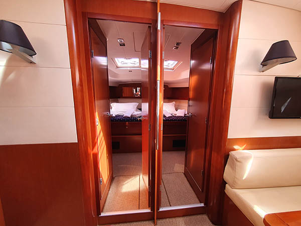 Yacht Front cabins
